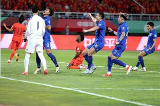 国足本次亚洲杯0球0胜出局，你给他们打几分？一个词评价是__？